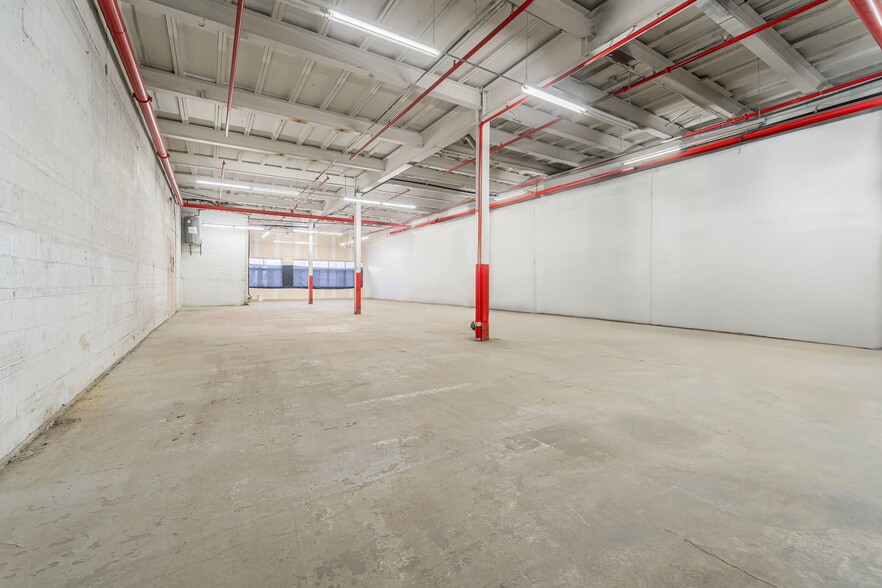 465-485 Rue De Port-Royal O, Montréal, QC for lease - Interior Photo - Image 2 of 14