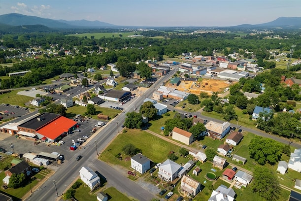 Spotswood Ave, Elkton, VA for sale Primary Photo- Image 1 of 5