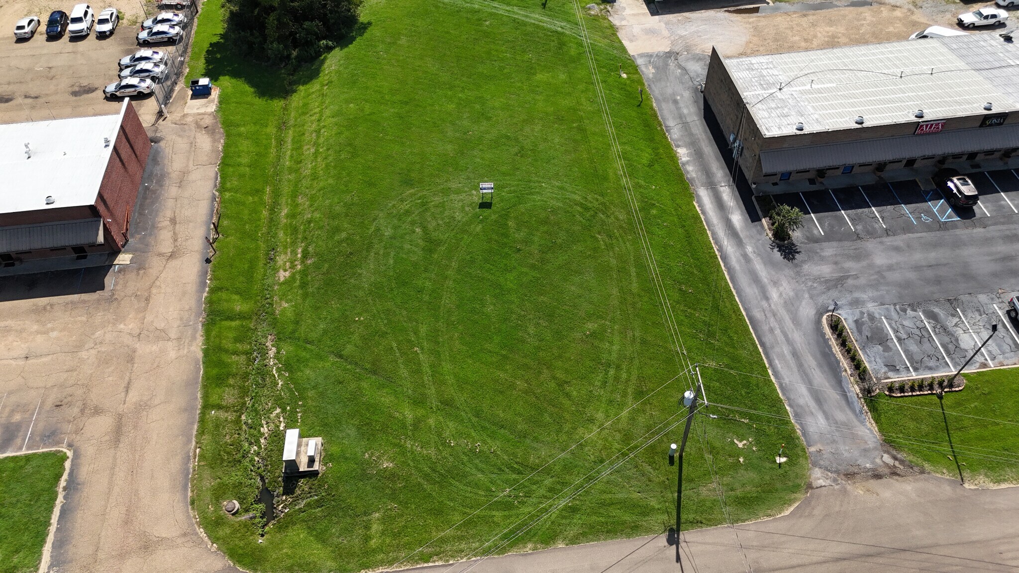 Southpoint Drive portfolio of 2 properties for sale on LoopNet.ca Primary Photo- Image 1 of 3