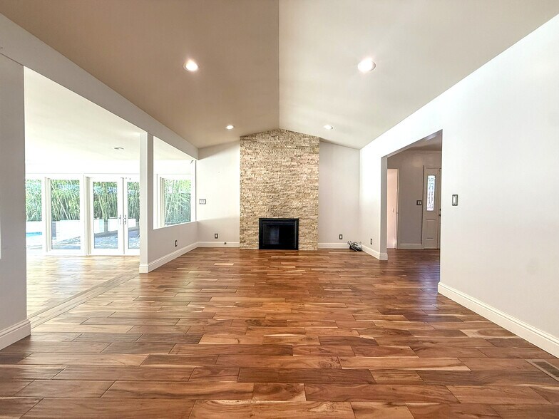1257 Magnolia St, San Carlos, CA à vendre - Photo du bâtiment - Image 3 de 32