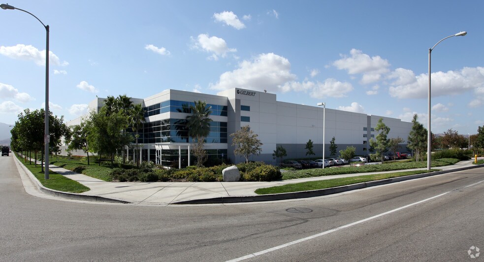 15710 San Antonio Ave, Chino, CA à louer - Photo du bâtiment - Image 2 de 7