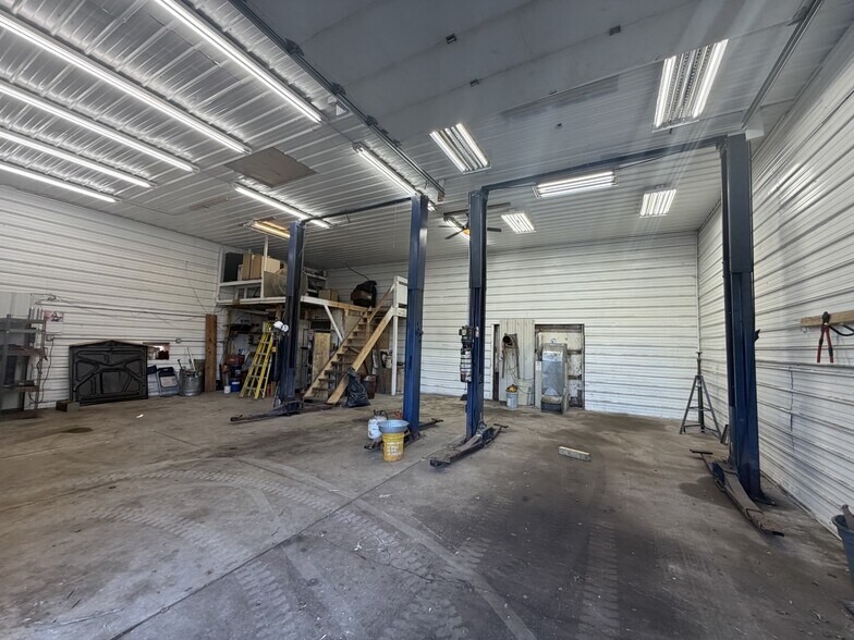 1644 4 Mile Rd NE, Grand Rapids, MI à vendre - Photo du bâtiment - Image 3 de 21