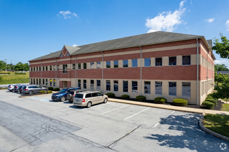 201 Granite Run Dr, Lancaster, PA for lease - Building Photo - Image 3 of 7