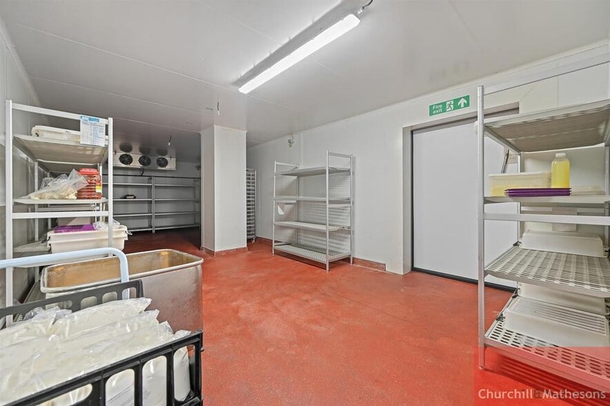 5 McNicol Dr, London for lease - Interior Photo - Image 3 of 22