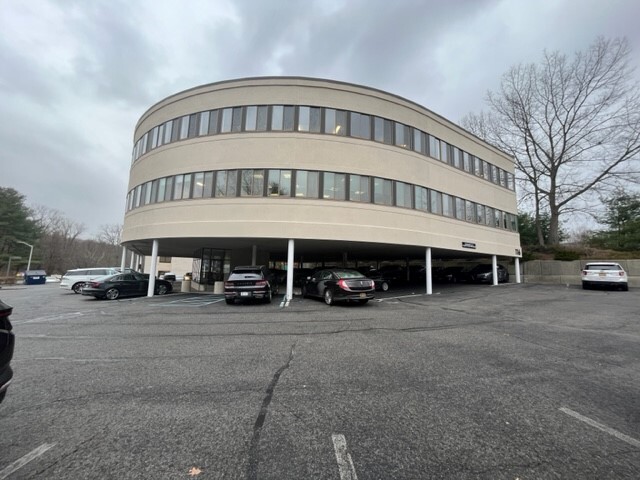 116 Radio Circle Dr, Mount Kisco, NY for lease - Building Photo - Image 1 of 12