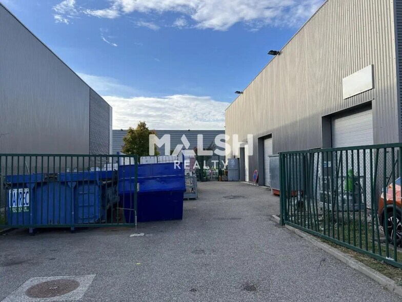 Bureau dans Saint-Priest à louer - Photo de construction - Image 2 de 3