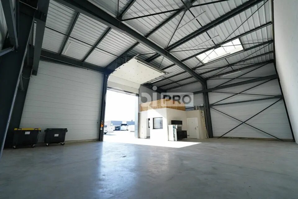 Office in Colombier-Saugnieu for lease Interior Photo- Image 1 of 10