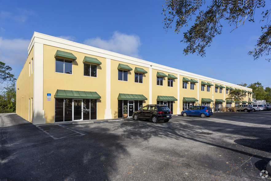 1085 Business Ln, Naples, FL for lease - Building Photo - Image 1 of 1