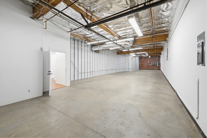 3380 Livonia Ave, Los Angeles, CA à louer - Photo du bâtiment - Image 3 de 9