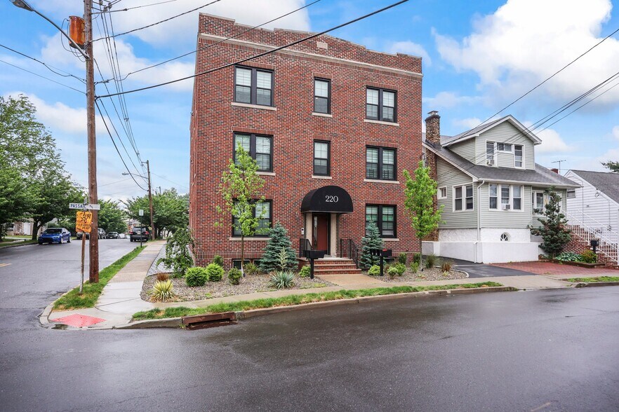 220 Passaic Ave, Belleville, NJ à vendre - Photo du bâtiment - Image 2 de 29