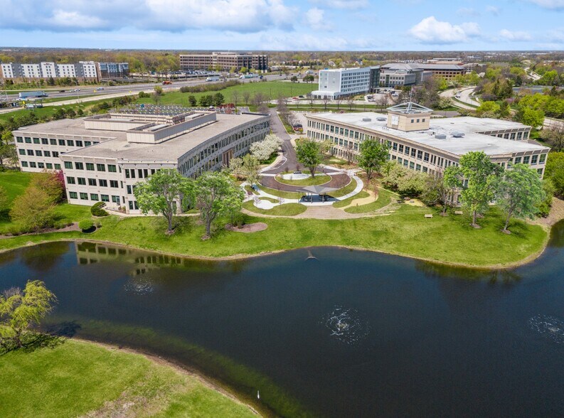 100 N Field Dr, Lake Forest, IL à louer - Photo du bâtiment - Image 1 de 29