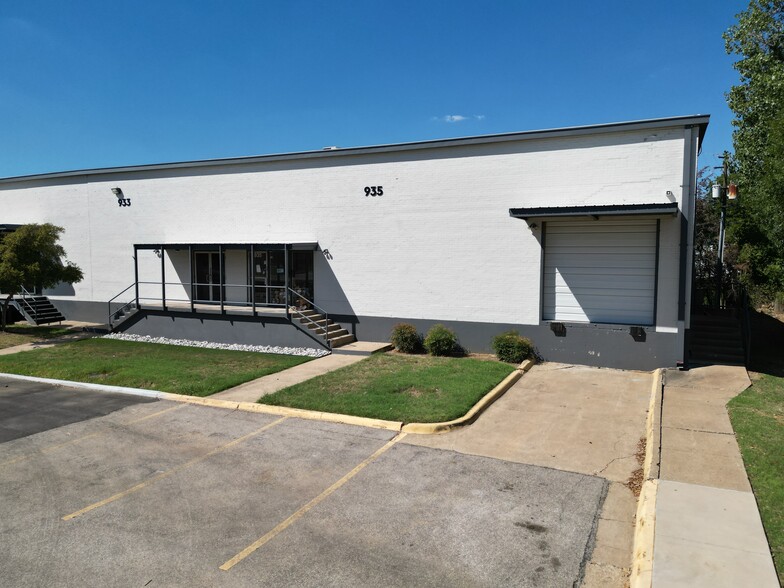 923-935 E Avenue J, Grand Prairie, TX à louer - Photo du bâtiment - Image 2 de 3