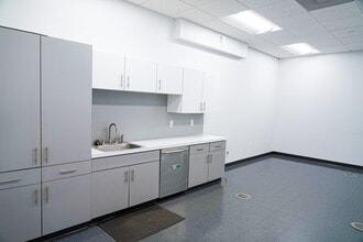 8 Penn Center West, Pittsburgh, PA à vendre Photo du bâtiment- Image 2 de 2