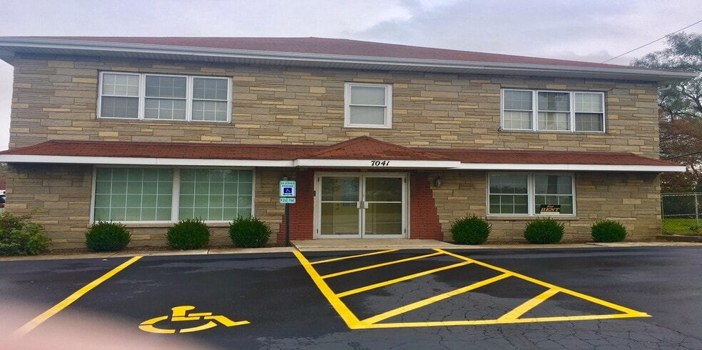 7041 Willow Springs Rd, Countryside, IL for lease - Building Photo - Image 2 of 5