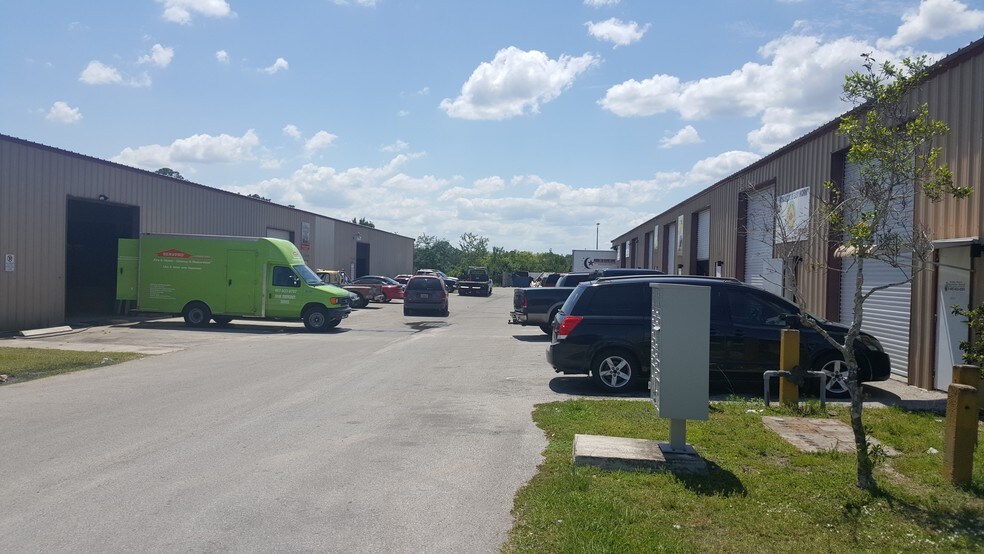 1170 Greenskeep Dr, Kissimmee, FL à louer - Photo du bâtiment - Image 3 de 6