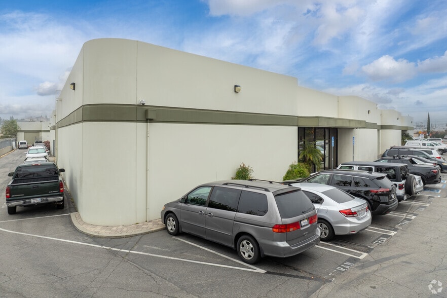 9701-9741 Canoga Ave, Chatsworth, CA à louer - Photo du bâtiment - Image 2 de 16