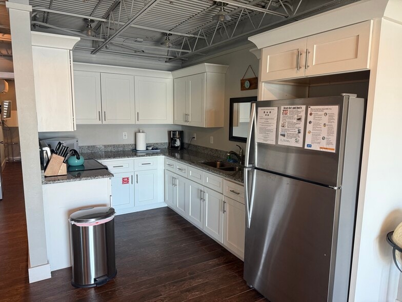 1161-1165 Estero Blvd, Fort Myers, FL for lease - Building Photo - Image 3 of 9