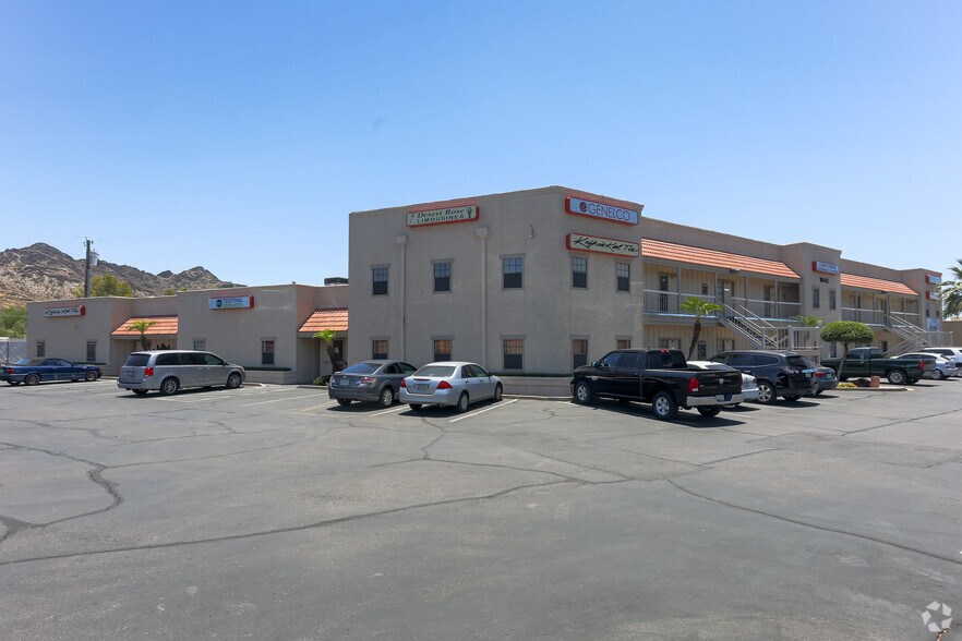 10443 N Cave Creek Rd, Phoenix, AZ à louer - Photo du bâtiment - Image 2 de 6
