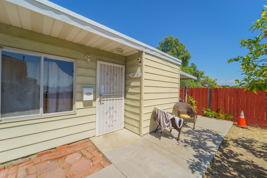 1202-1216 E 7th St, National City, CA à vendre - Photo du bâtiment - Image 3 de 18