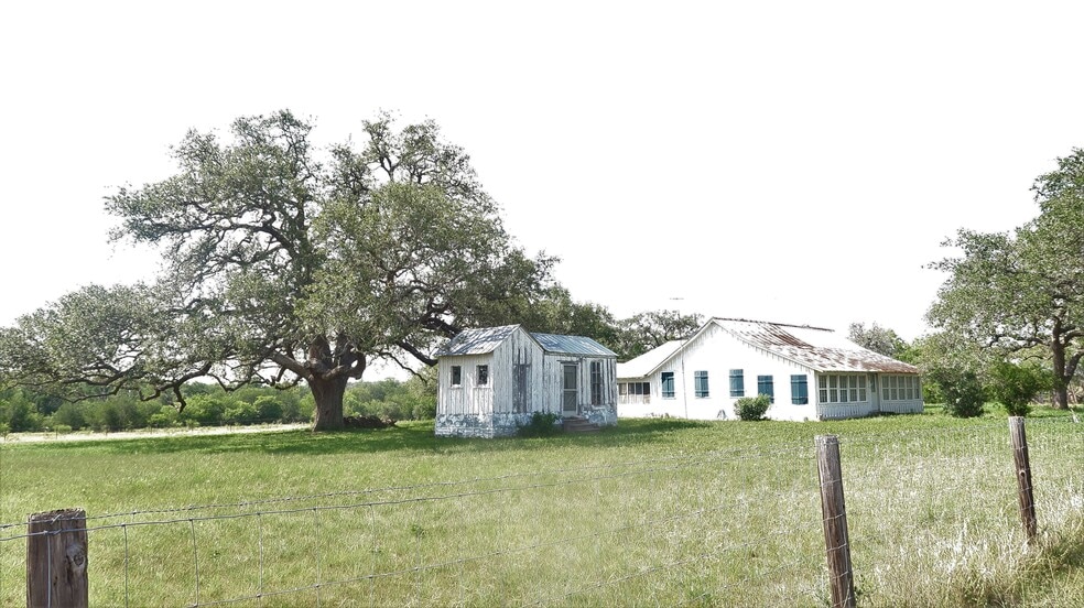 1136 County Road 212, Smiley, TX à vendre - Photo du bâtiment - Image 3 de 17