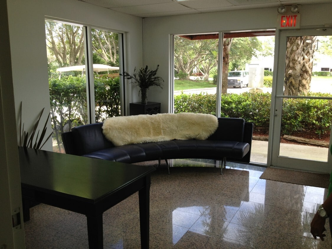 21113 Johnson St, Pembroke Pines, FL à louer Photo intérieure- Image 1 de 7