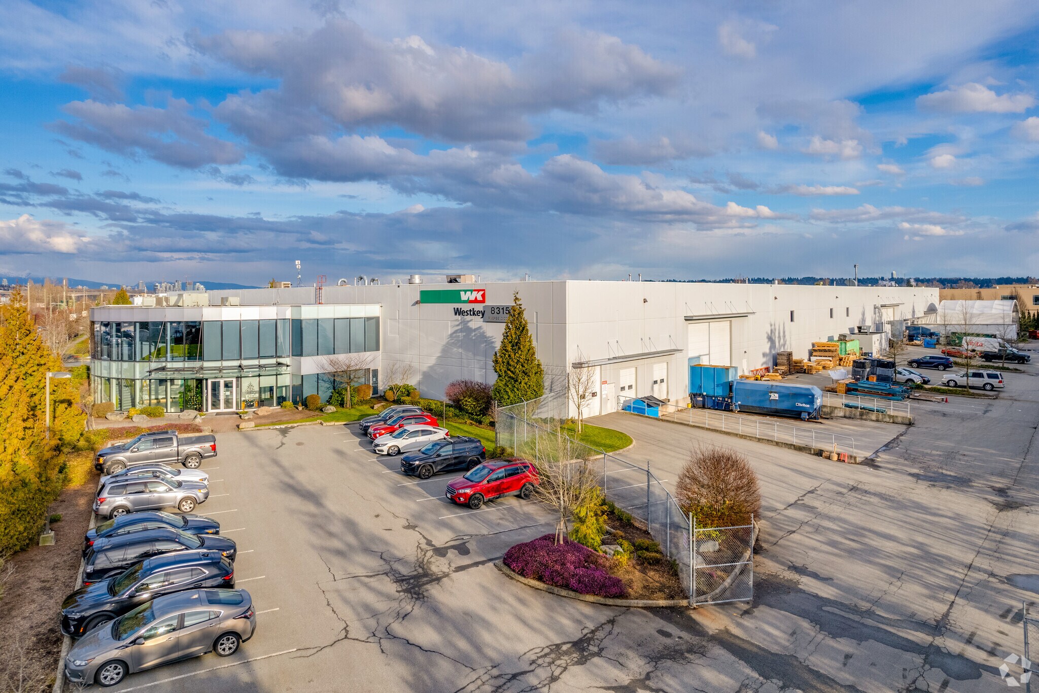 8315-8325 Riverbend Crt, Burnaby, BC à vendre Photo principale- Image 1 de 1