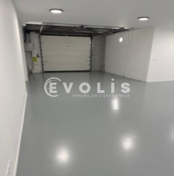 Flex in Villeneuve-la-Garenne for lease - Interior Photo - Image 3 of 4
