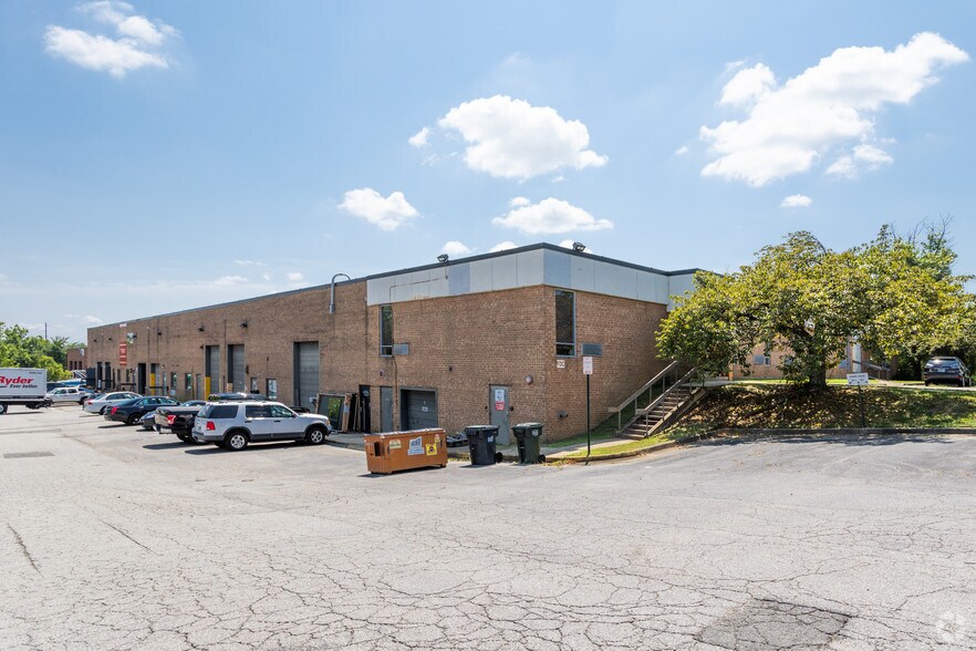 7901 Yarnwood Ct, Springfield, VA for lease - Primary Photo - Image 1 of 3