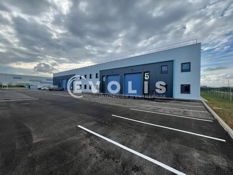 Flex in Saint-Vulbas for lease - Building Photo - Image 3 of 18