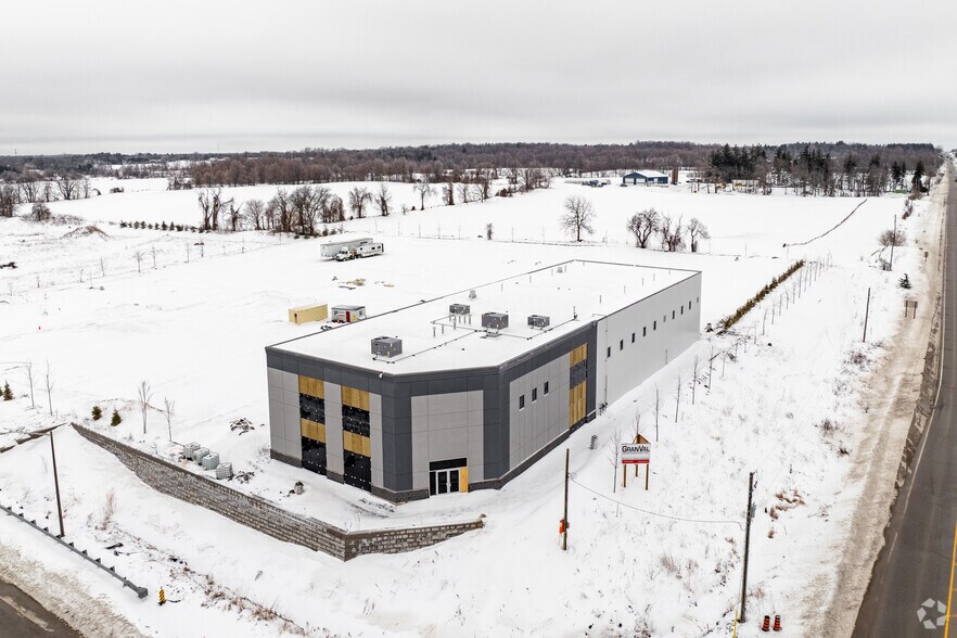 1 Futura Dr, Acton, ON à louer - Photo du bâtiment - Image 2 de 2