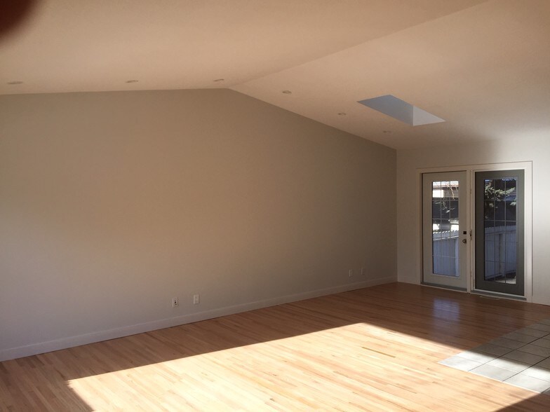 1916 62 Ave SE, Calgary, AB à vendre - Photo intérieure - Image 1 de 1