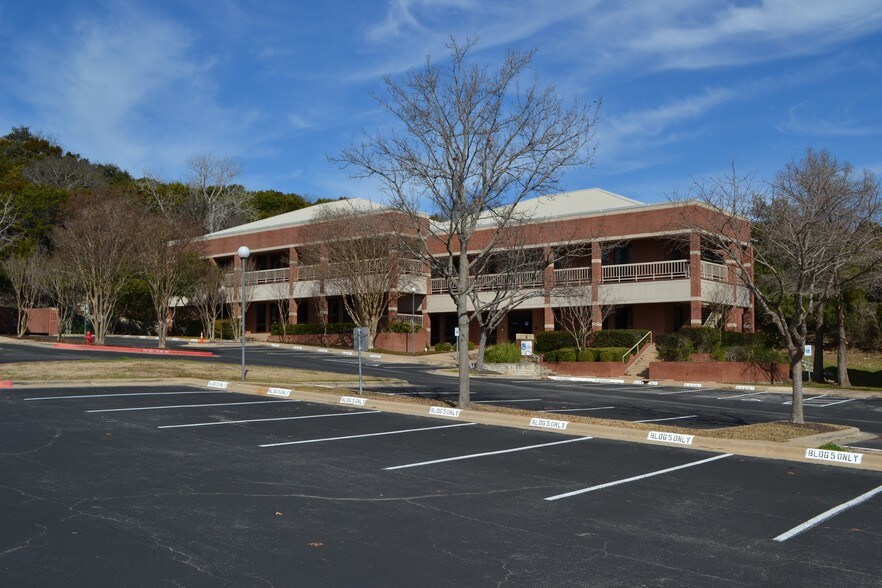 6101 W Courtyard Dr, Austin, TX for lease - Building Photo - Image 3 of 5