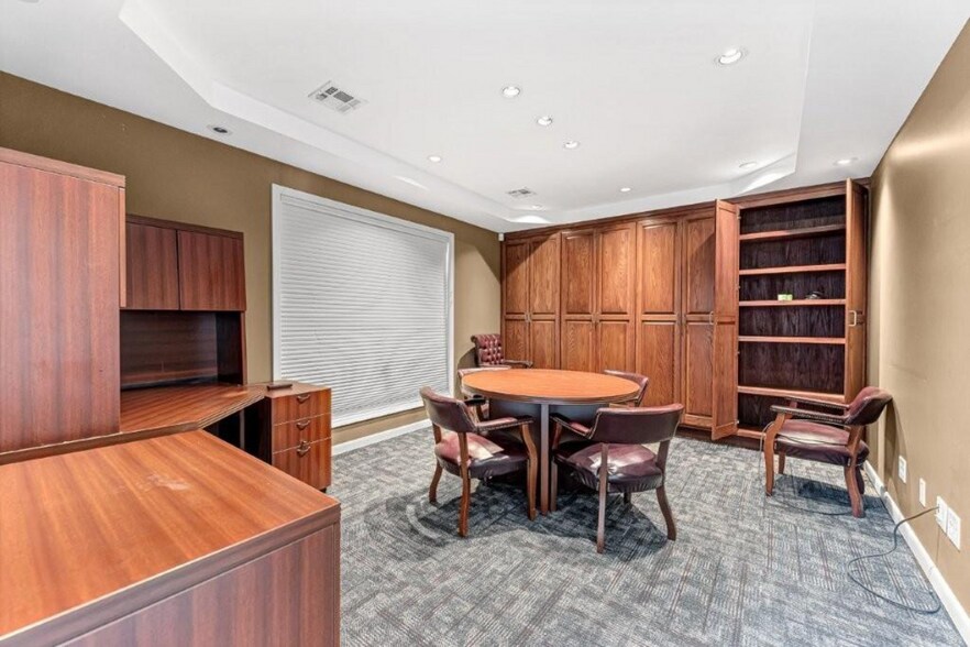 620 N 13th St, Rogers, AR à vendre - Photo du bâtiment - Image 3 de 5