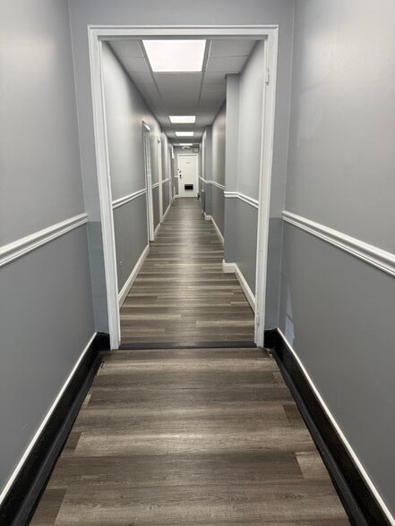 55 Front St, Rockville Centre, NY à louer - Photo du bâtiment - Image 3 de 9