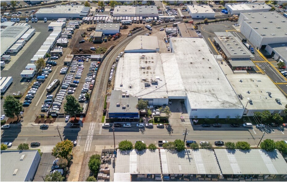 410 W Grove Ave, Orange, CA à louer - Photo du bâtiment - Image 1 de 5