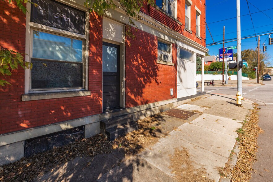 1801 Chase Ave, Cincinnati, OH à vendre - Photo du bâtiment - Image 2 de 74