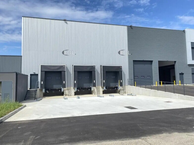 Industriel dans Corbas à louer - Photo du bâtiment - Image 2 de 40