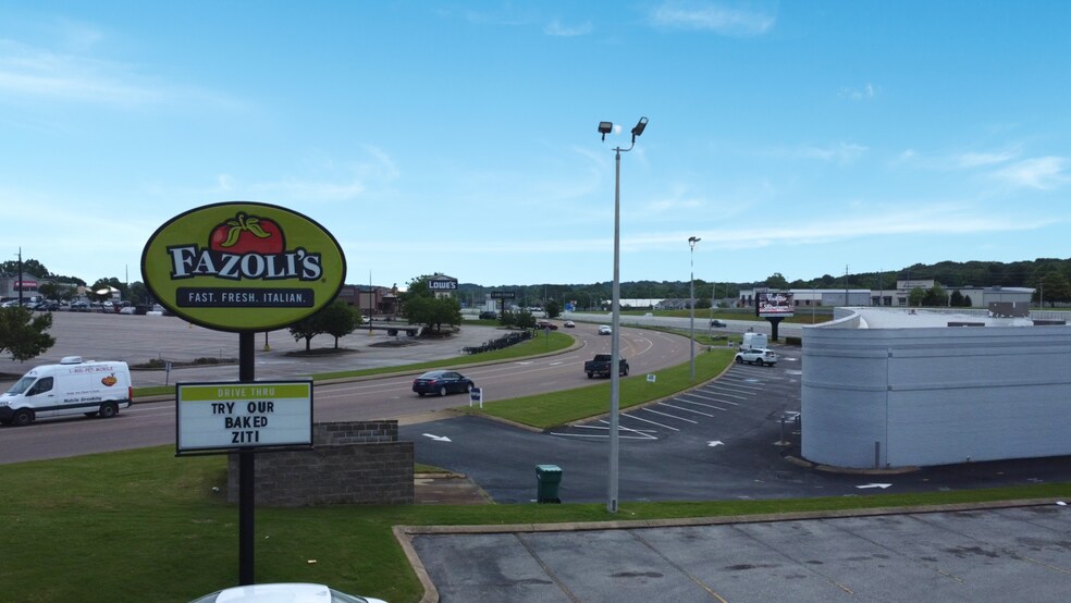 1914 Emporium Dr, Jackson, TN à louer - Photo du bâtiment - Image 3 de 4