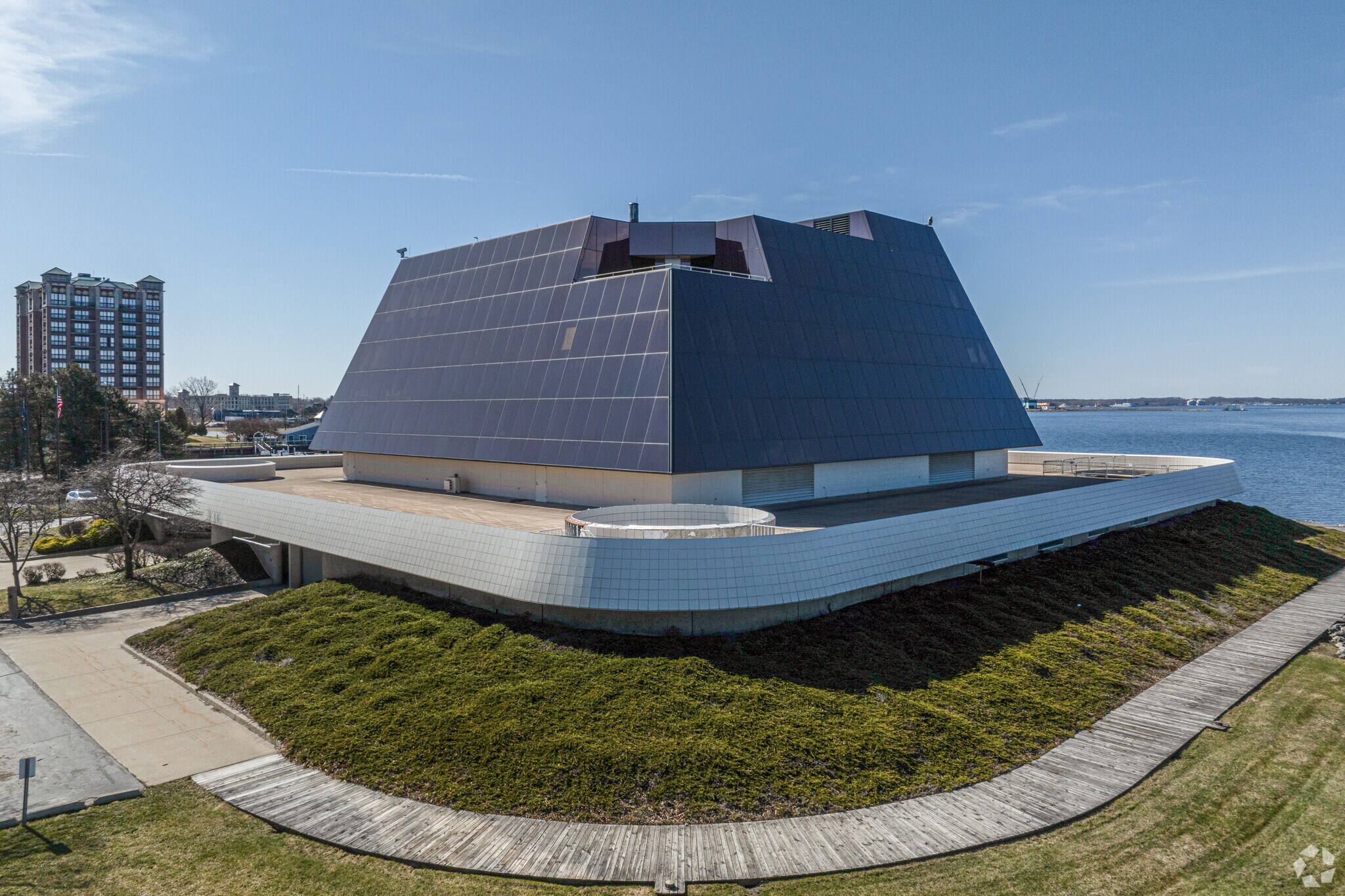 700 Terrace Point Rd, Muskegon, MI à louer Photo du bâtiment- Image 1 de 12