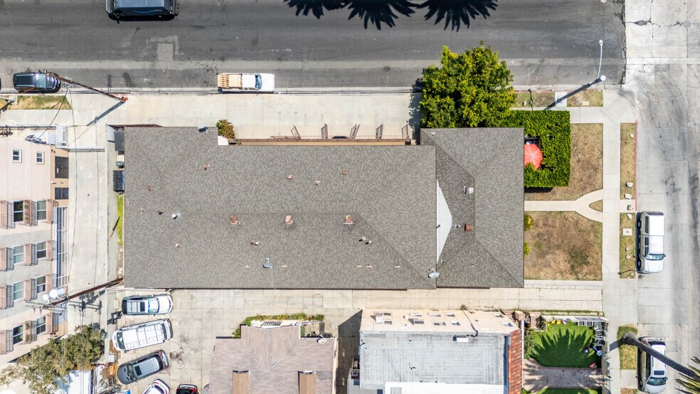 502 N Serrano Ave, Los Angeles, CA à vendre - Photo du bâtiment - Image 2 de 7