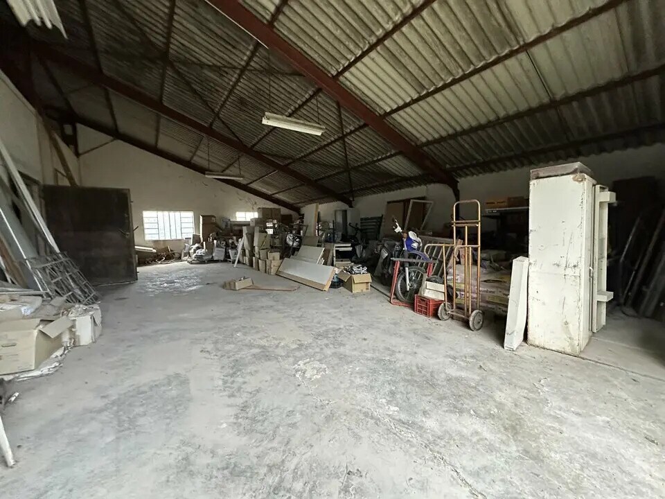 Industrial in Althen-des-Paluds for lease Interior Photo- Image 1 of 7