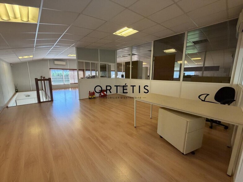 Office in for lease - Interior Photo - Image 3 of 10