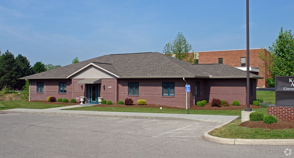 640 E Dayton Yellow Springs Rd, Fairborn, OH for lease - Primary Photo - Image 1 of 8