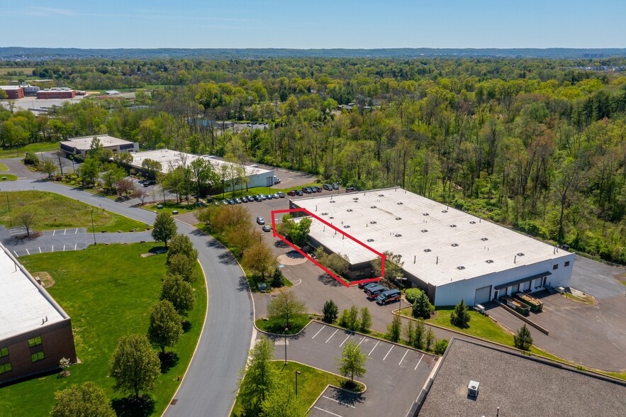 2401 Potshop Ln, East Norriton Township, PA à louer - Photo du bâtiment - Image 1 de 7