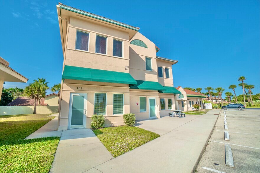 3270 Highway A1A, Melbourne Beach, FL à louer - Photo du bâtiment - Image 3 de 38