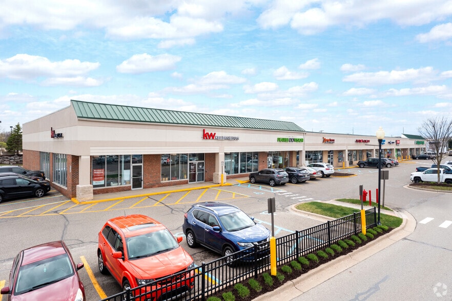 8365-8571 W Grand River Ave, Brighton, MI for lease - Building Photo - Image 3 of 9