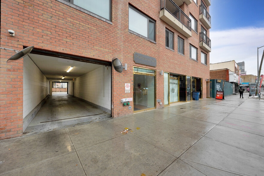 172-18 Jamaica Ave, Jamaica, NY for sale - Building Photo - Image 2 of 32