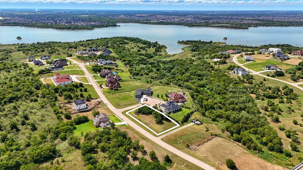 1104 Prosperity Ct, Cedar Hill, TX for sale - Building Photo - Image 2 of 15