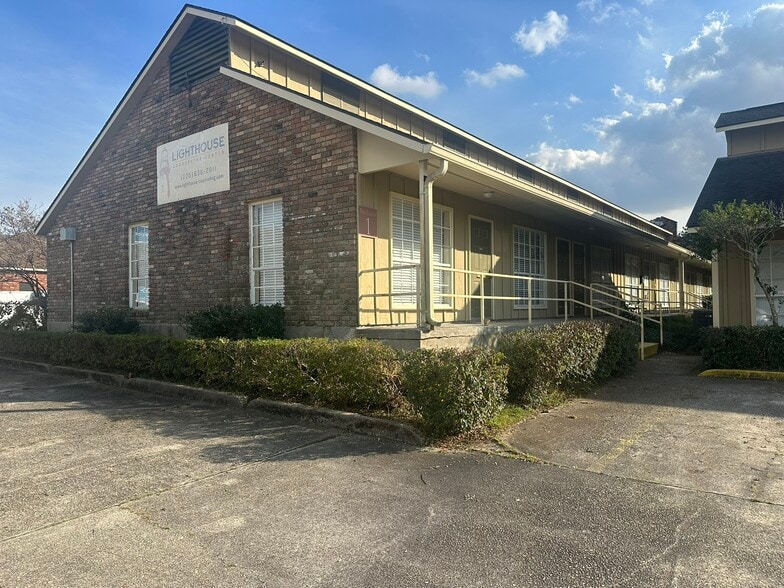 8676 Goodwood Blvd, Baton Rouge, LA à louer - Photo du bâtiment - Image 1 de 12