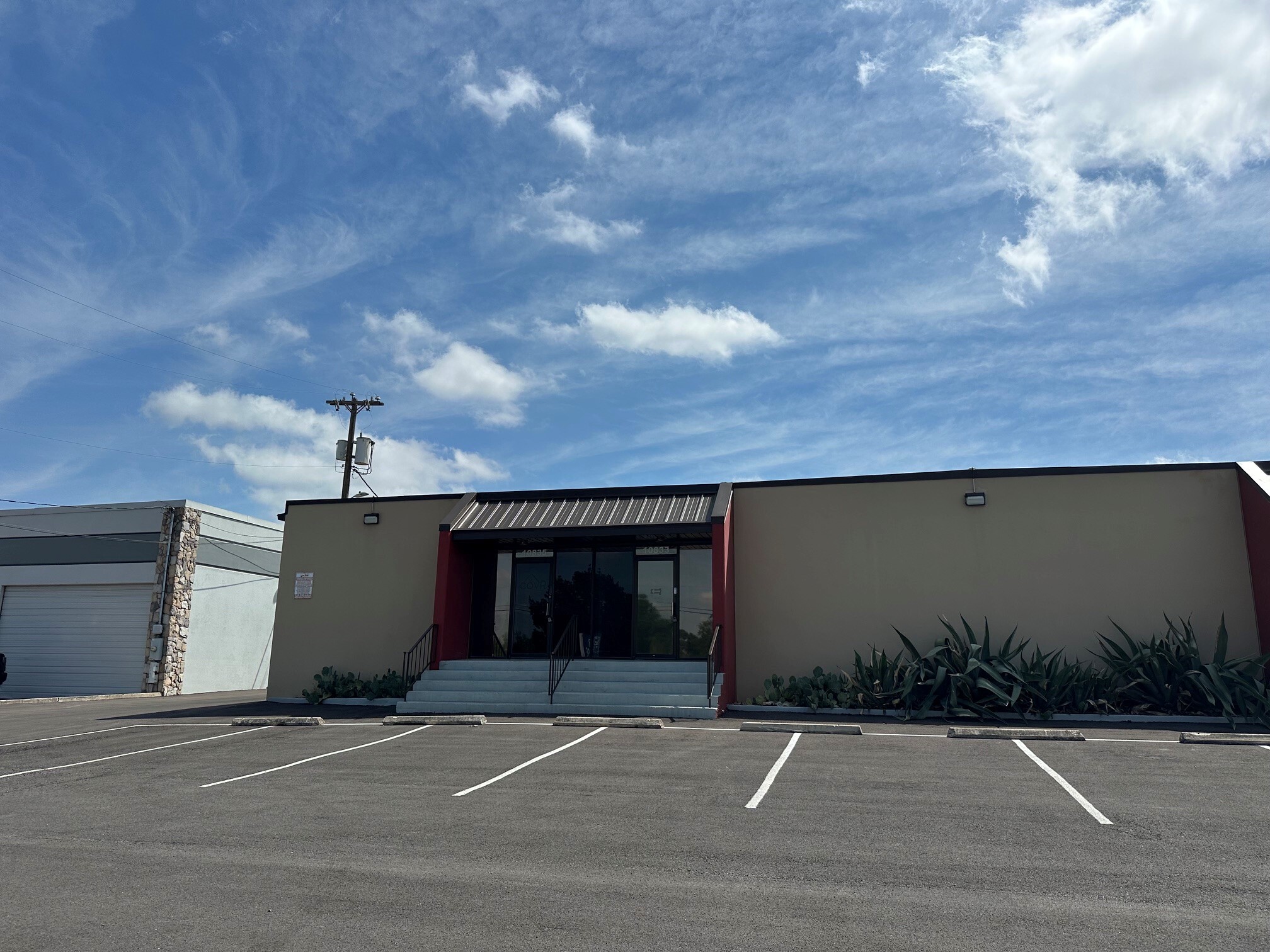 10800-10812 Hillpoint Dr, San Antonio, TX for lease Building Photo- Image 1 of 9